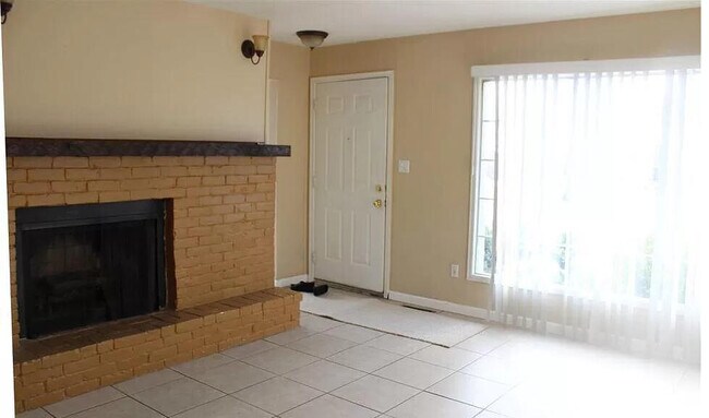 Building Photo - 28922 Hales St