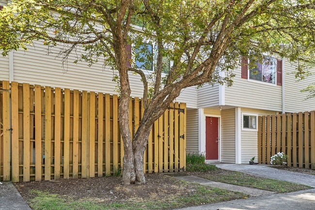 Photo - MINUTES to UNC!! 2 Bed 2.5 Bath Townhome - FURNISHED!  $500 Move in Incentive!