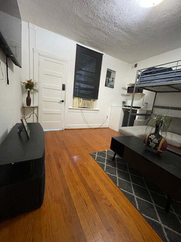 Foto del edificio - 3712 Parkside Dr