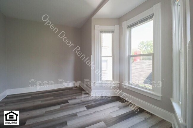 Building Photo - 340 W Dewald St