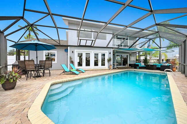 Building Photo - 1585 Sykes Creek Dr