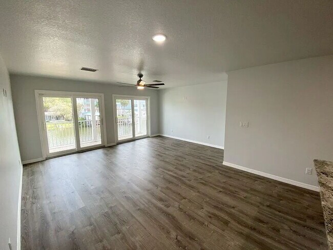 Building Photo - Waterfront 3 bedroom townhome with dock!