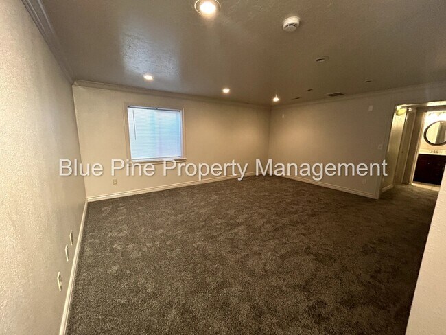 Foto del edificio - 648 E Poplar St