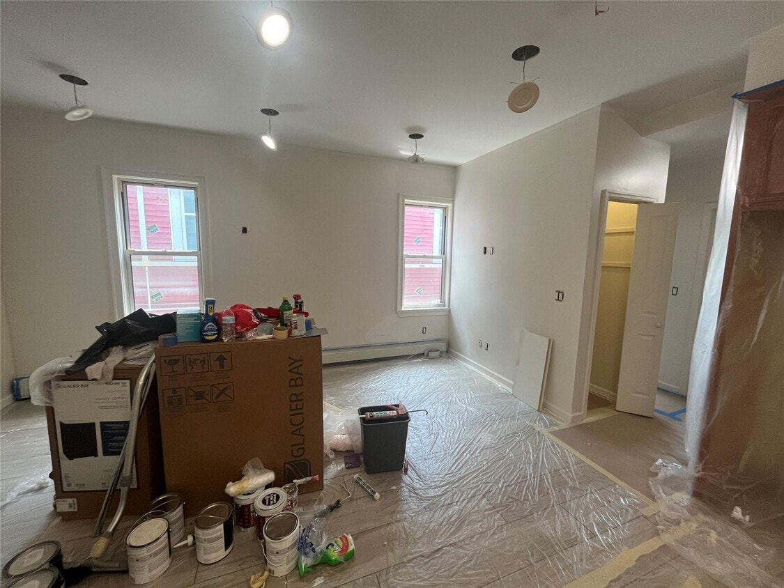 Building Photo - 58-30 69th Pl