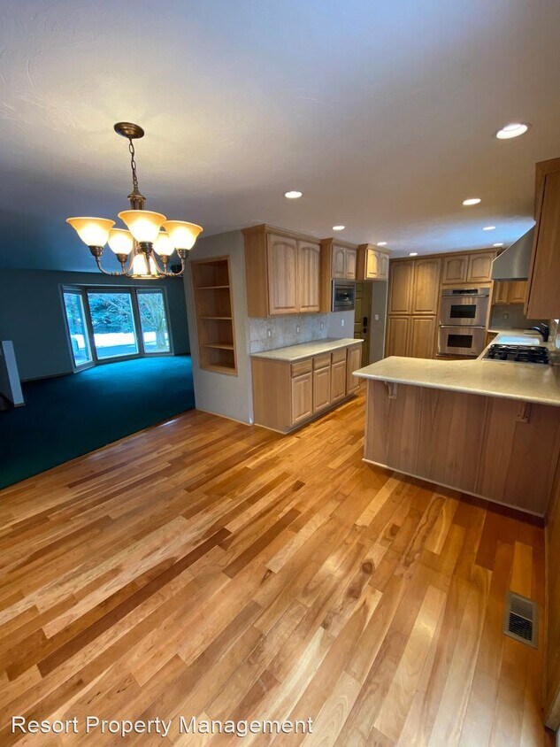 Foto principal - 4 br, 2 bath House - 9559 W Prairie Ave