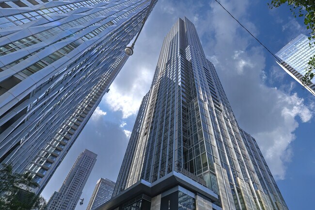 Photo du bâtiment - 11 Yorkville Ave