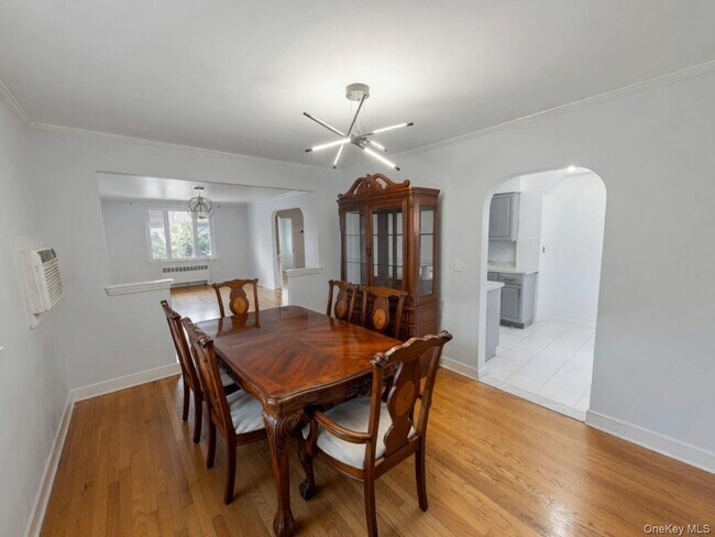 Building Photo - 1080 Rhinelander Ave