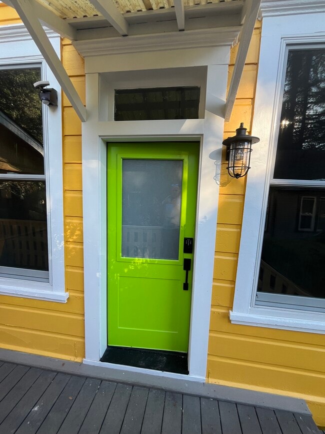 Entry to Unit B - 663 Tupper St