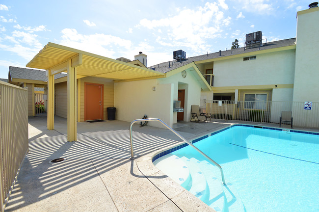 Building Photo - Panorama Pines Apartments