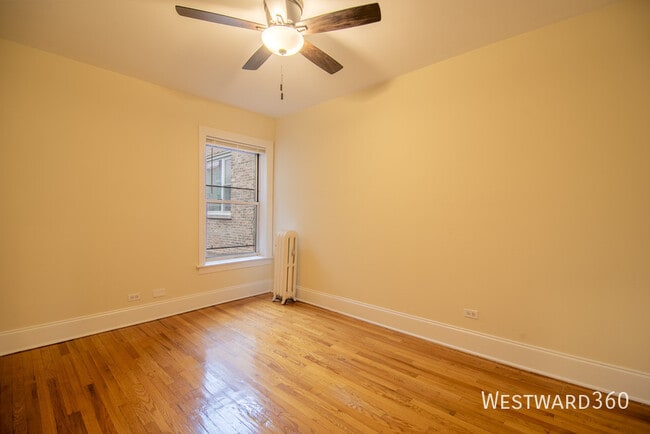 Building Photo - 7648 N Greenview Ave