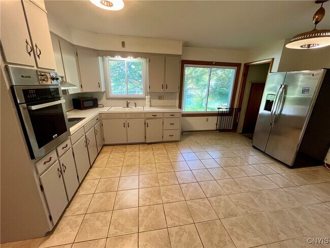 Foto del edificio - 91 Pulsifer Dr