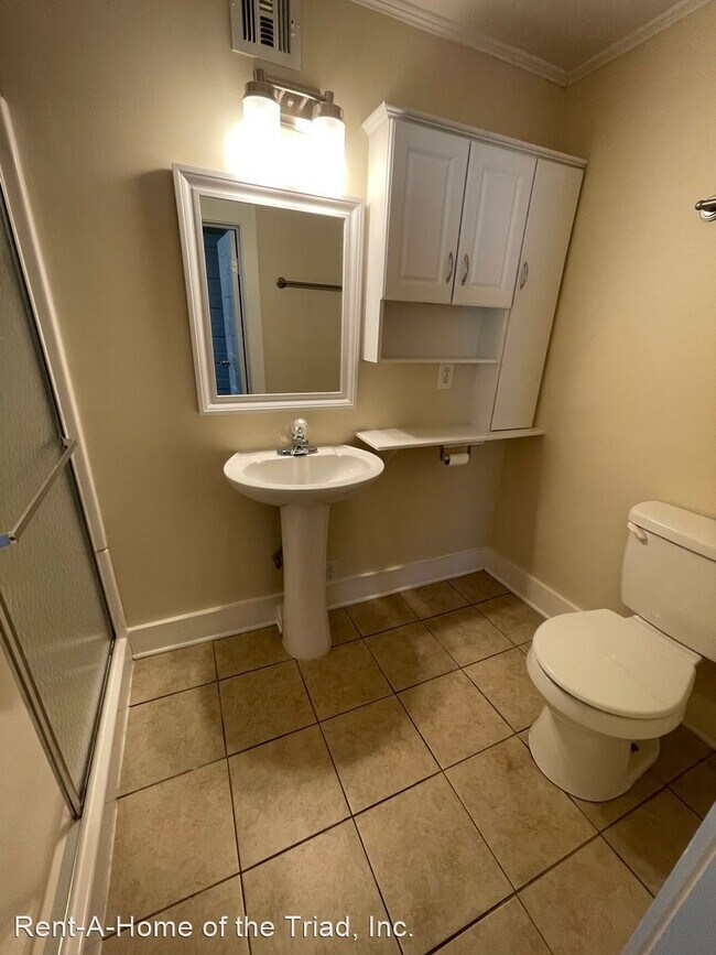 Building Photo - 2 br, 2 bath House - 925-A Pearson Street