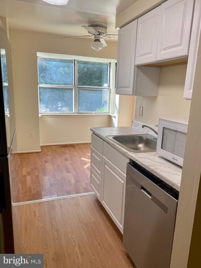 Building Photo - 7022 Palamar Turn
