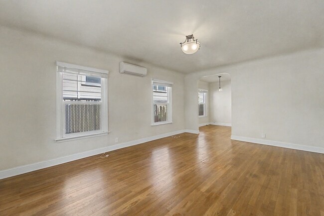 Building Photo - 1109