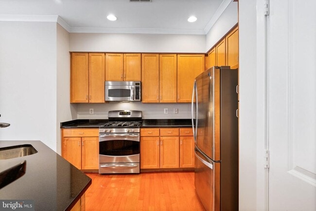 Foto del edificio - 2220 Fairfax Dr
