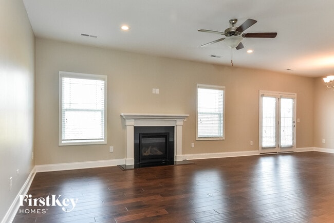 Building Photo - 743 Breeders Cup Dr