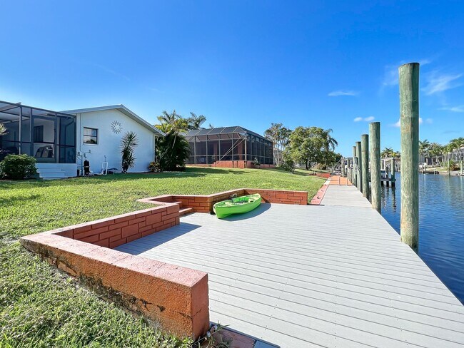 Foto del edificio - Boat Dock Gulf Access Pool Home!