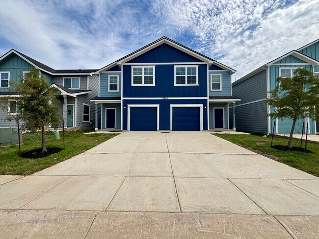 Foto del edificio - Brand New 3 Bd 2.5 Full Bath Townhouse Near UTSA & LaCantera