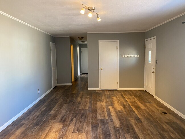 Building Photo - 1008 Beech Ave