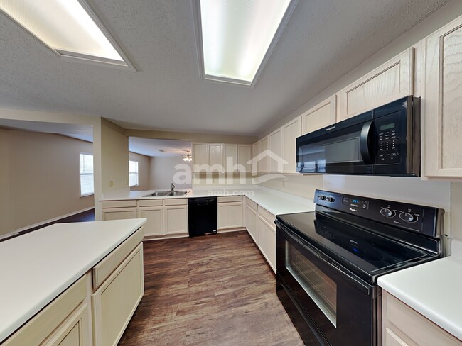 Building Photo - 2231 Creekside Bend