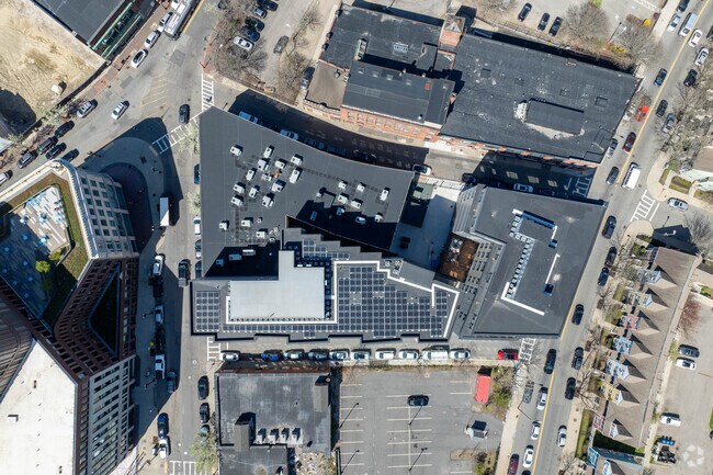 10 Taber Street se encuentra en el submercado Lower Roxbury de Boston. - 10 Taber St
