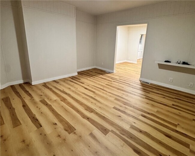 Building Photo - 1332 Goettmann St