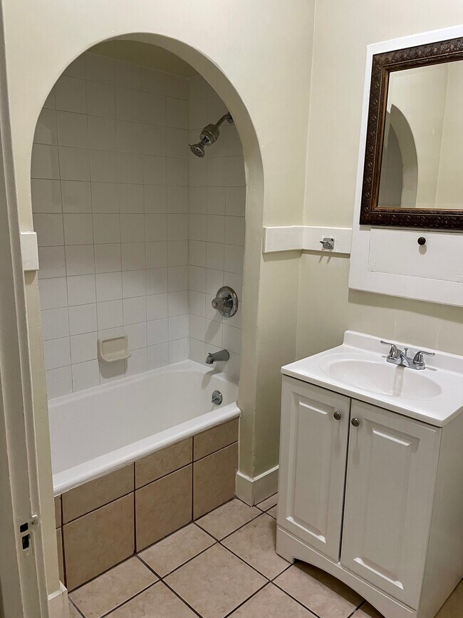 Building Photo - 443 W 11th St