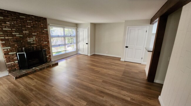 Building Photo - 1827 Canyon Dr