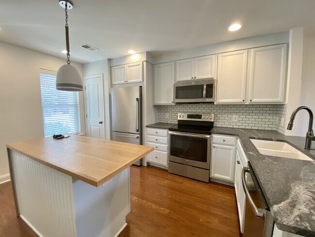 Foto del edificio - Old Town Bluffton Townhome for Rent!