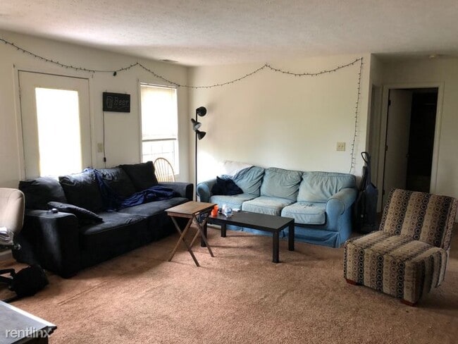Building Photo - 3 br, 2 bath Apartment - 400 Willard Dr