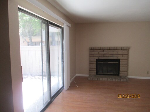 Building Photo - 1109 W Cypress Ave
