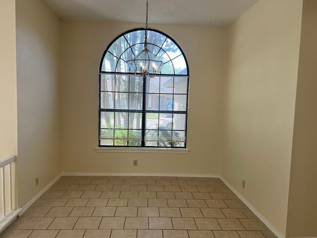 Building Photo - 9951 Echo Plain Dr
