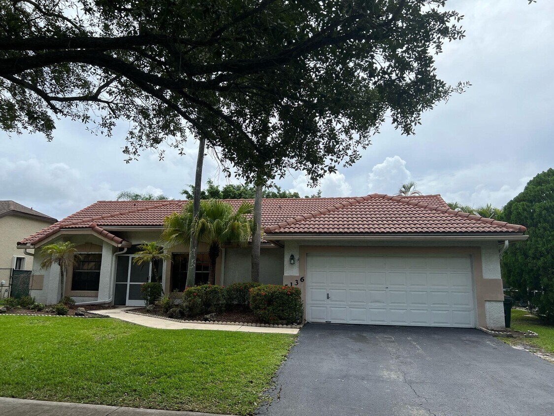 Foto principal - 5136 NW 49th Ave
