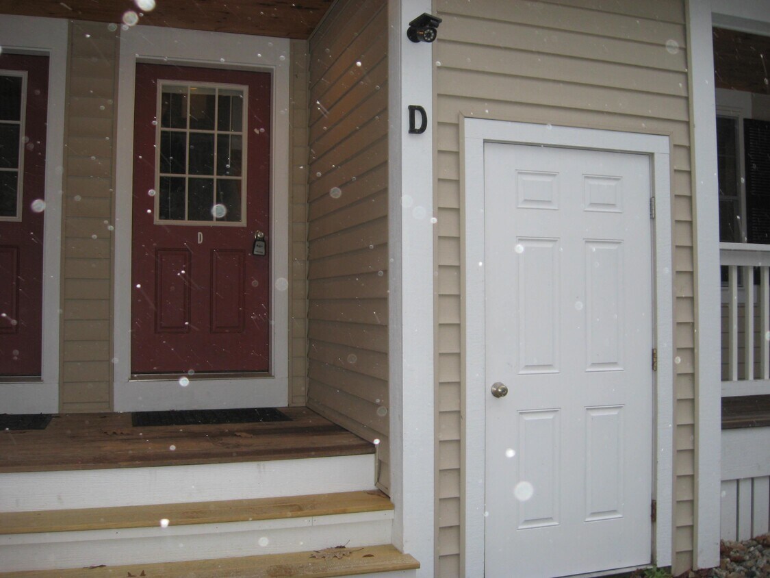 562 New Hampshire Rte 103 Unit D, Sunapee, NH 03782 Room for Rent in