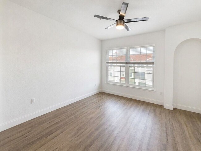Foto del edificio - 3-bedroom + den, 2-bath condo at The Tides at Pelican Landing