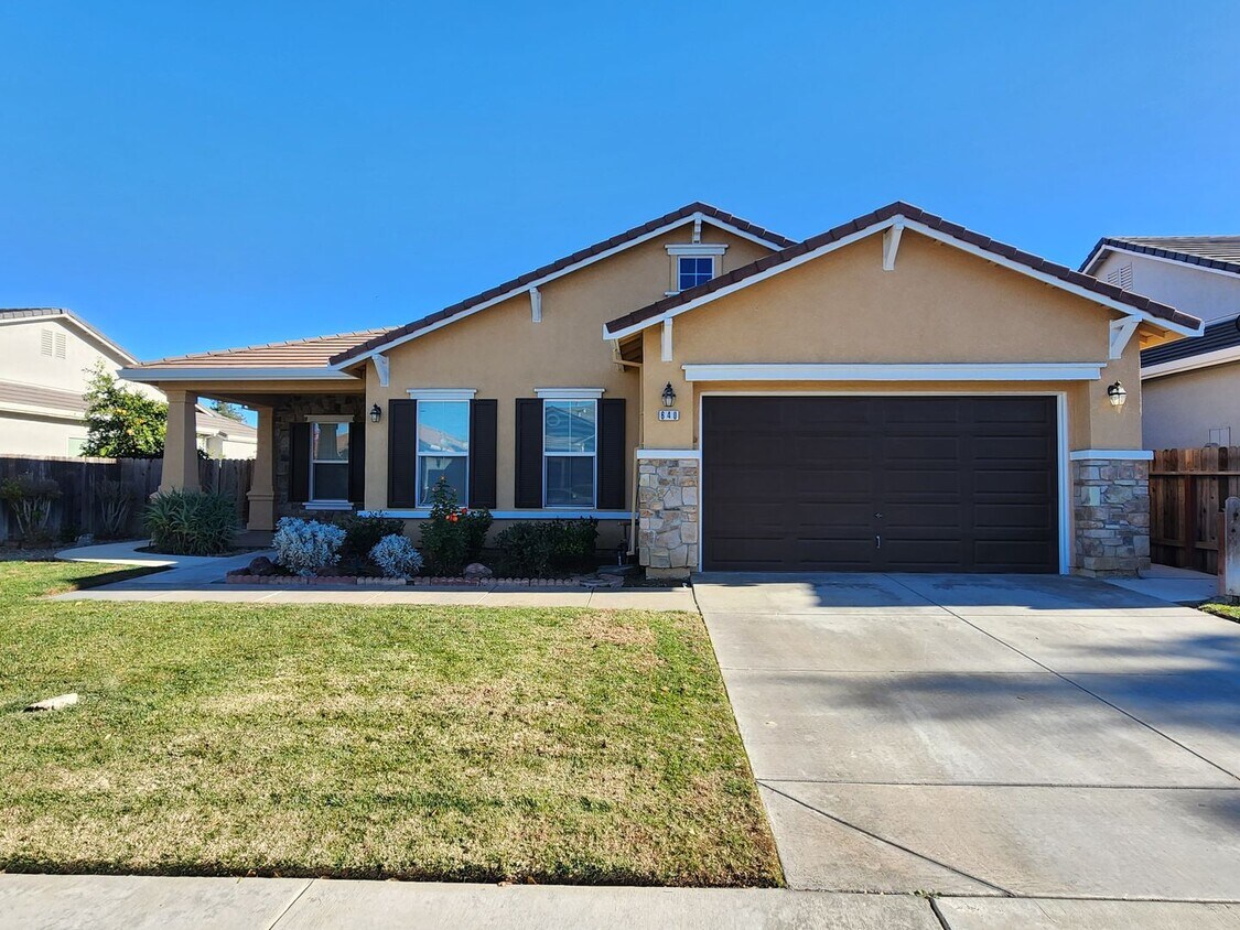 Primary Photo - Beautiful 4 Bedroom Home with in home office