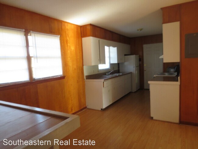 Building Photo - 3 br, 1 bath House - 10 Church St