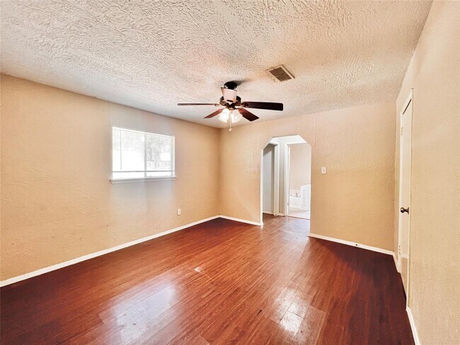 Foto del edificio - 1127 County Rd 373