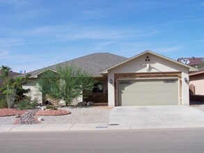 Building Photo - 205 Ascot Parade