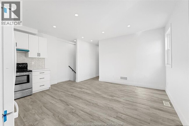 Building Photo - 407 HALL A