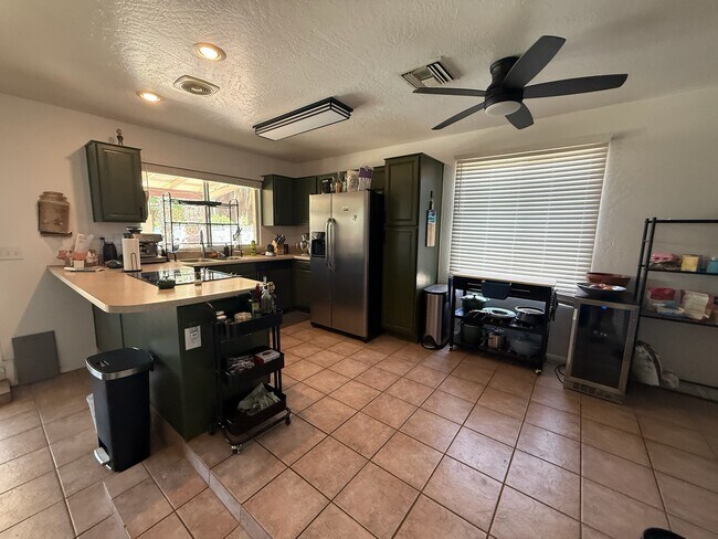 Building Photo - 2361 E Riviera Dr