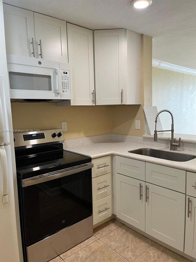 Foto del edificio - 494 NW 165th St