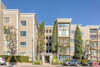 Building Photo - 8455 Fountain Ave