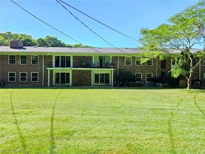 Building Photo - 6960 Carriage Hill Dr