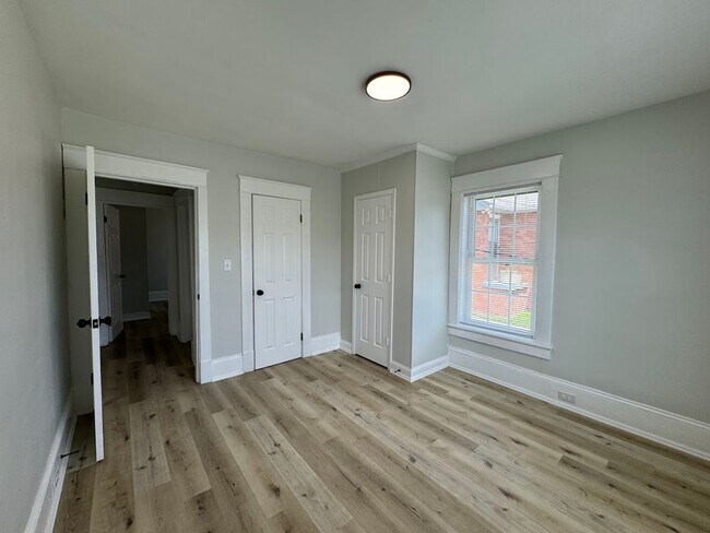 Building Photo - 3bed/1bath House $1395!