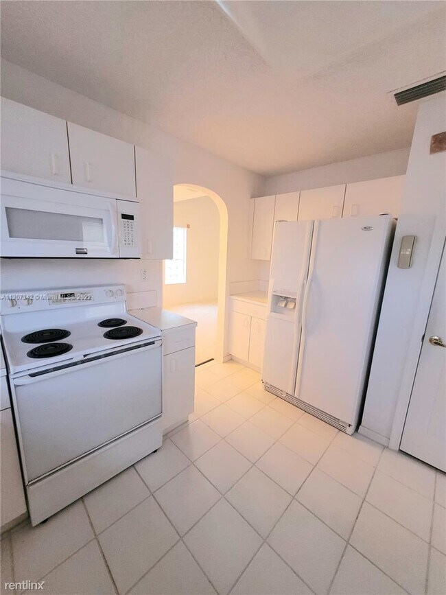 Building Photo - 5 br, 3.5 bath House - 19243 NW 12th Mnr