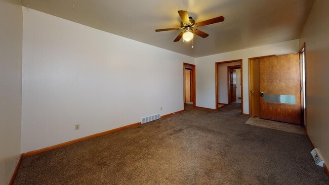 Building Photo - 5621 Eisenhower Ave