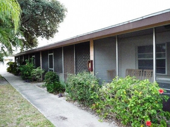 Primary Photo - South Gate Apartments