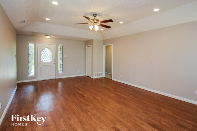 Building Photo - 8013 Lazy Brook Dr