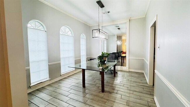 Foto del edificio - 3615 Huggins Way St
